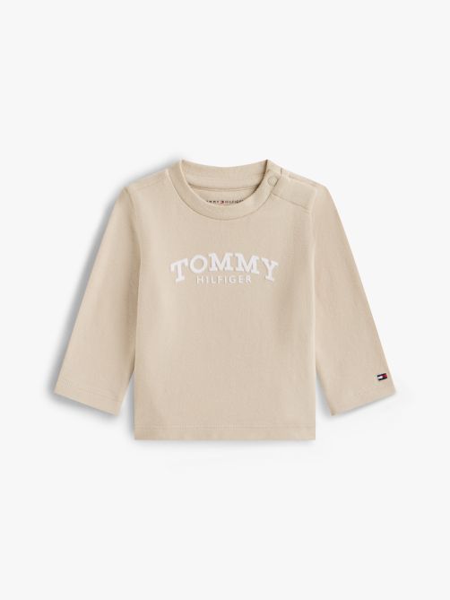 تيشيرت بأكمام طويلة مزين بالشعار