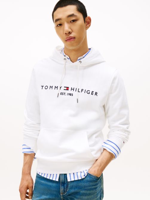 هودي مزين بشعار تومي