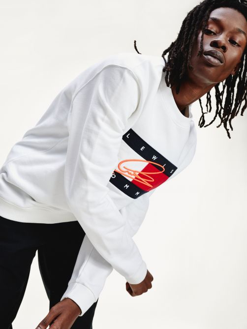 سويتشيرت لويس هاميلتون مزيّن بالشعار