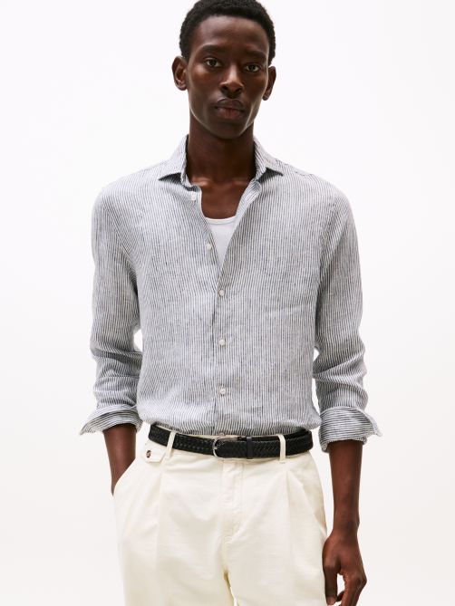 قميص مخطط بقصة ضيقة وأسلوب كاجوال أنيق