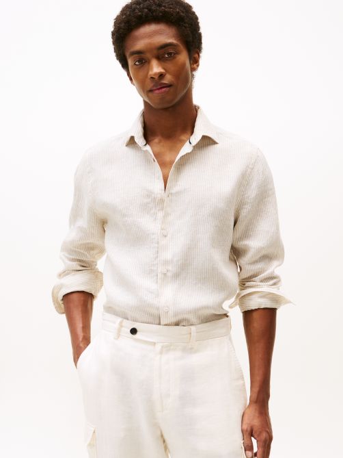 قميص مخطط بقصة ضيقة وأسلوب كاجوال أنيق