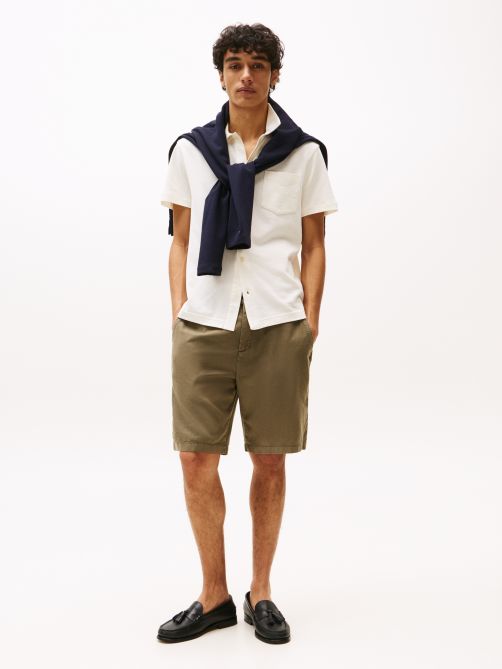 شورت ميرسر بقصة مريحة وأجزاء باهتة