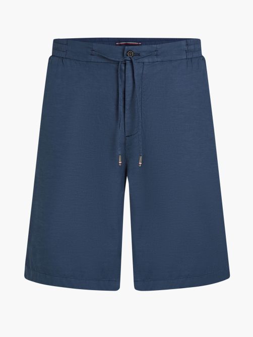 شورت ميرسر بقصة مريحة وأجزاء باهتة