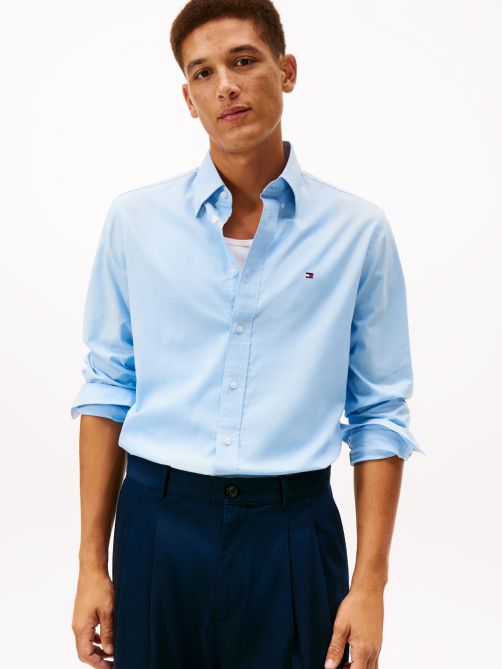 قميص أكسفورد بقصة عادية مطرز بعلم الشعار