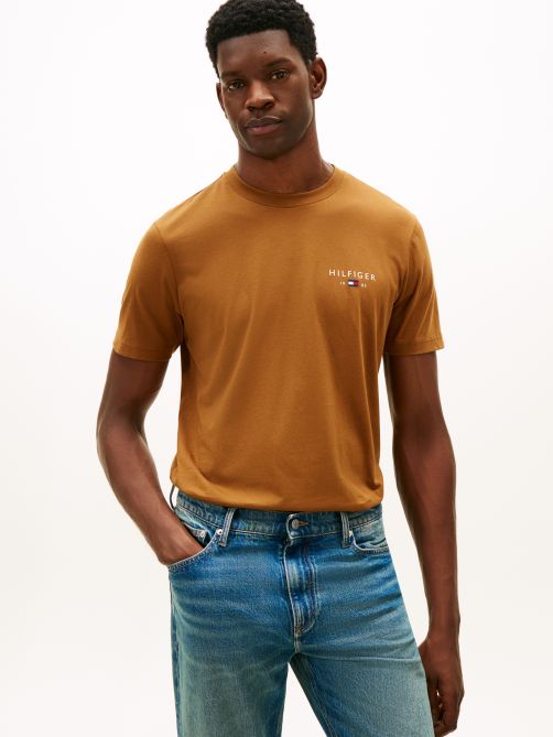 تيشيرت بأكمام قصيرة