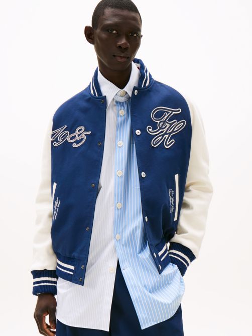 جاكيت بشعار من الظهر بارز من مجموعة The Runway