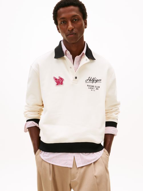 سويت شيرت بياقة رجبي وشعار مطبوع