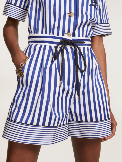 شورت مطرّز ومخطط