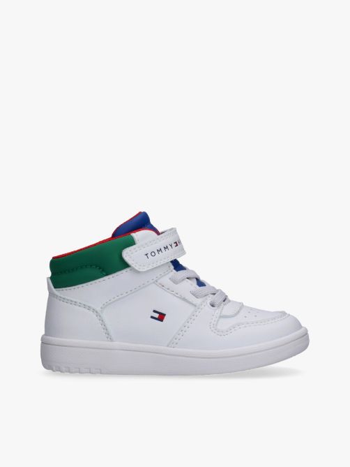 حذاء رياضي عالي الرقبة للأولاد مزين بالشعار