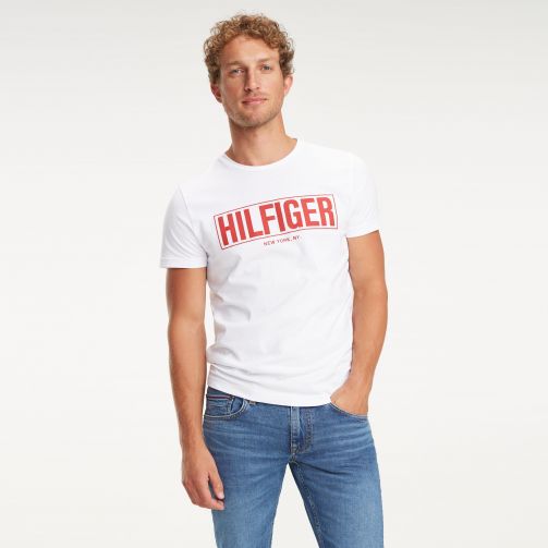 تيشيرت من القطن العضوي مطبّعة بشعار تومي هيلفيغر