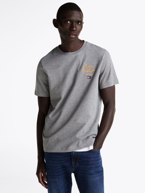 تيشيرت بياقة دائرية بشعار ذهبي