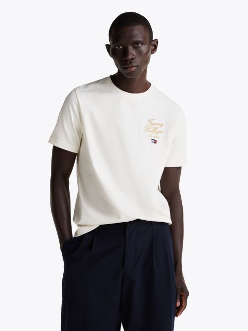 تيشيرت بياقة دائرية بشعار ذهبي