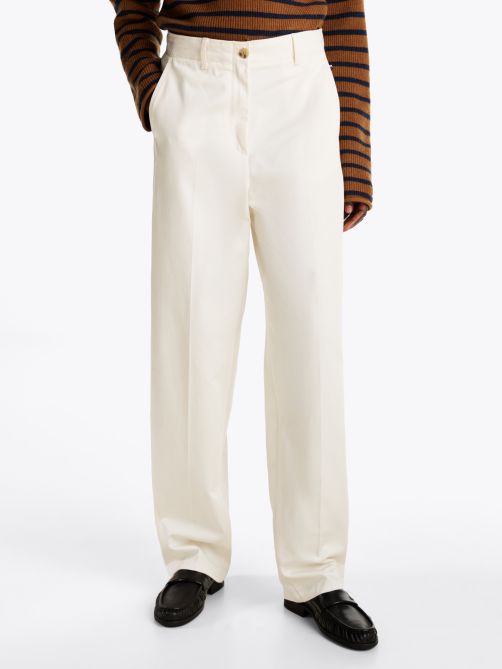 بنطلون تشينو مريح بقصة واسعة