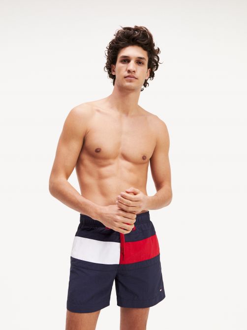 شورت سباحة بربّاط للتضييق