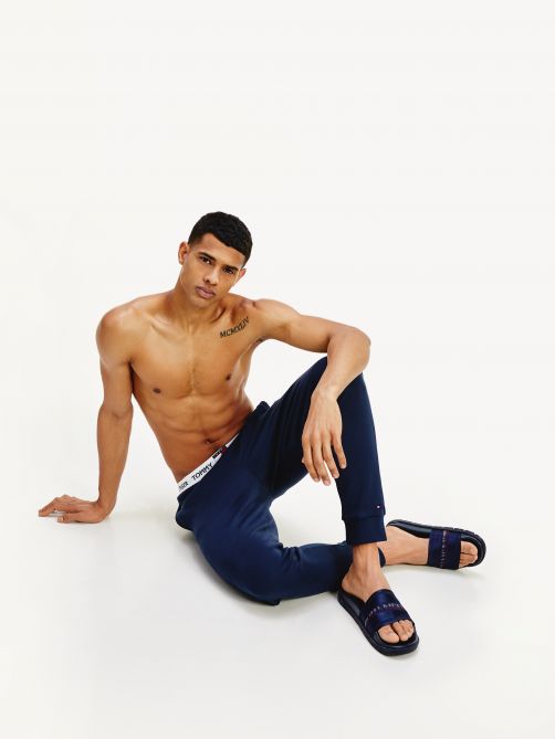 بنطال رياضي مصنوع من القطن العضوي مع خصر مزيّن بالشعار