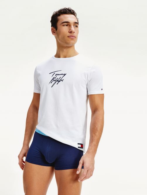 تيشيرت مصنوع من القطن العضوي مزيّن بالشعار