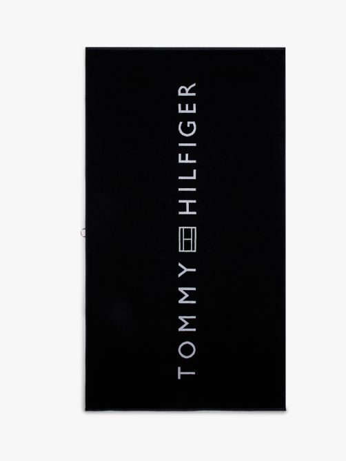 منشفة شاطئ بشعار مطبوع