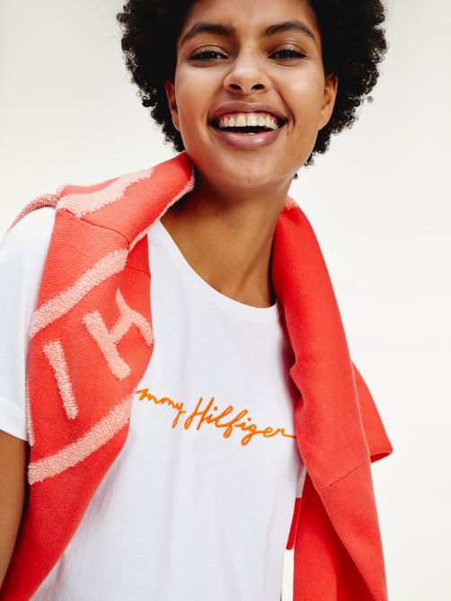 تيشيرت من القطن العضوي مزيّن بالشعار