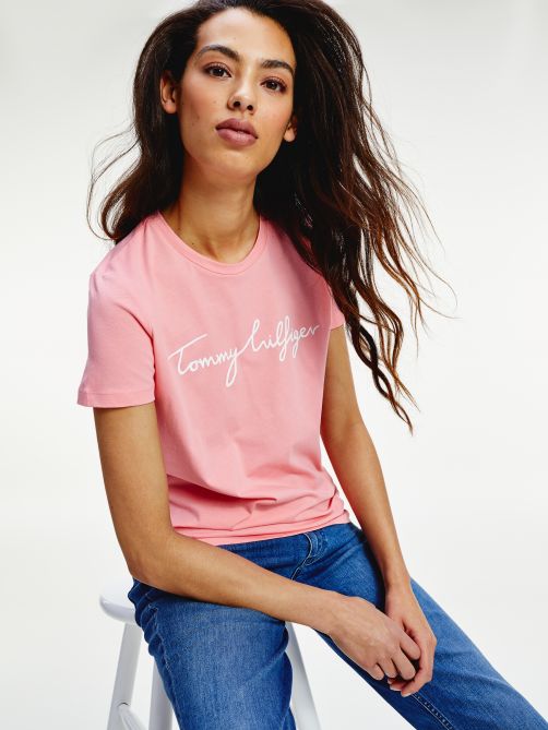 تيشيرت قطني مزيّن بشعار تومي