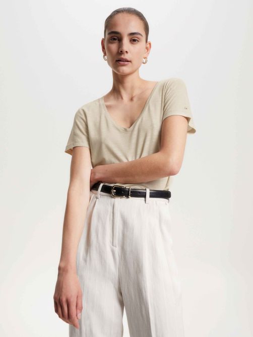 تيشيرت بياقة حرف V