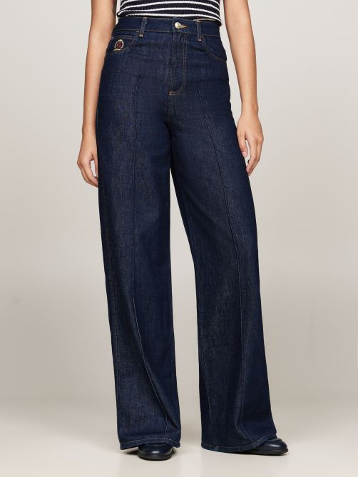 بنطلون جينز بقصة ساق واسعة