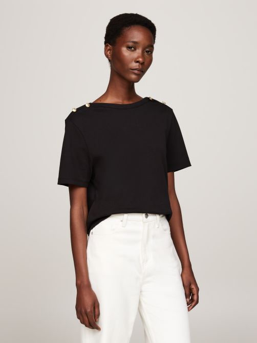 تيشيرت واسع بياقة على شكل قارب ومخطط