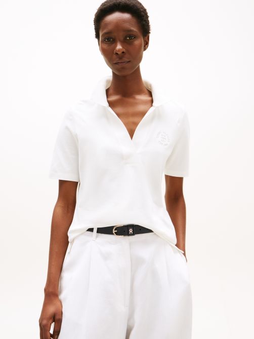 قميص بولو بقصة عادية وتطريز الشعار