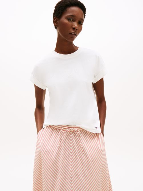 تيشيرت بياقة دائرية مطرز بالشعار