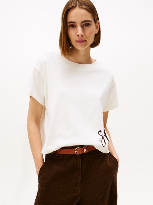 تيشيرت مريح بطبعة الشعار