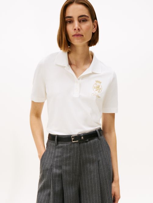 قميص بولو بقصة عادية مطرز بالشعار