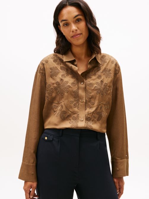 قميص من الكتان بقصة واسعة وتطريز الزهور