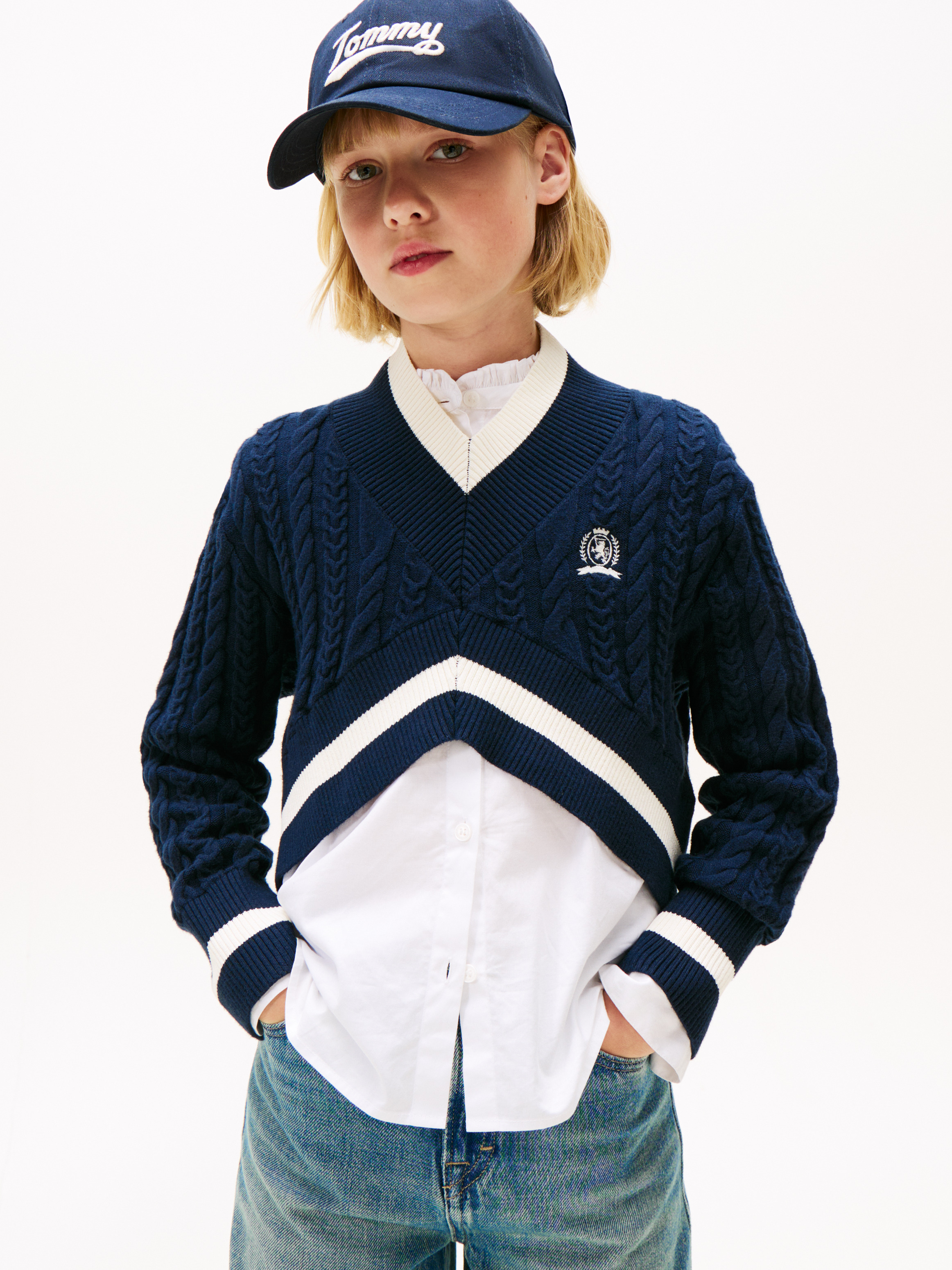 TH Crest Embroidery Cable Knit V-Neck Cropped Jumper